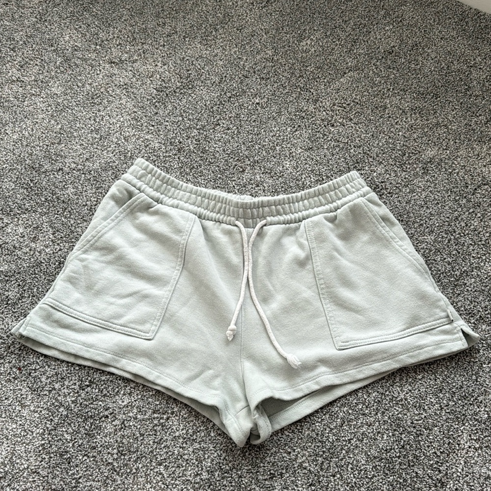 Free assembly cotton shorts LARGE
